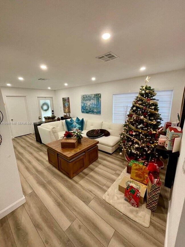 Foto del edificio - 1149 NW 126th Pl