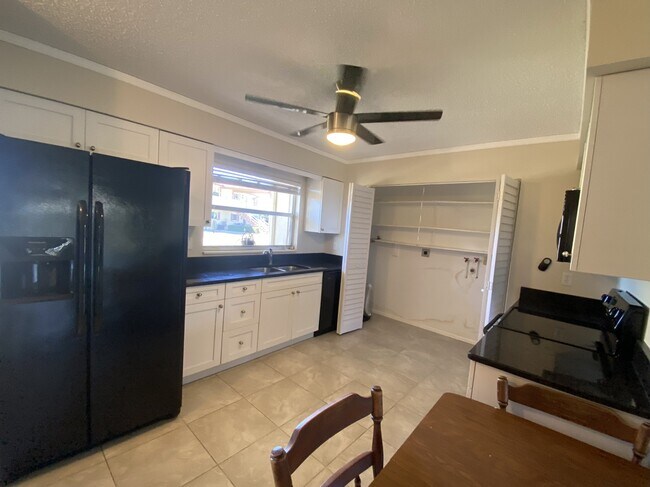 Foto del edificio - 4433 Narraganset Trail