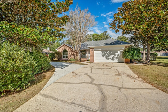 Building Photo - 114 Dana Pointe