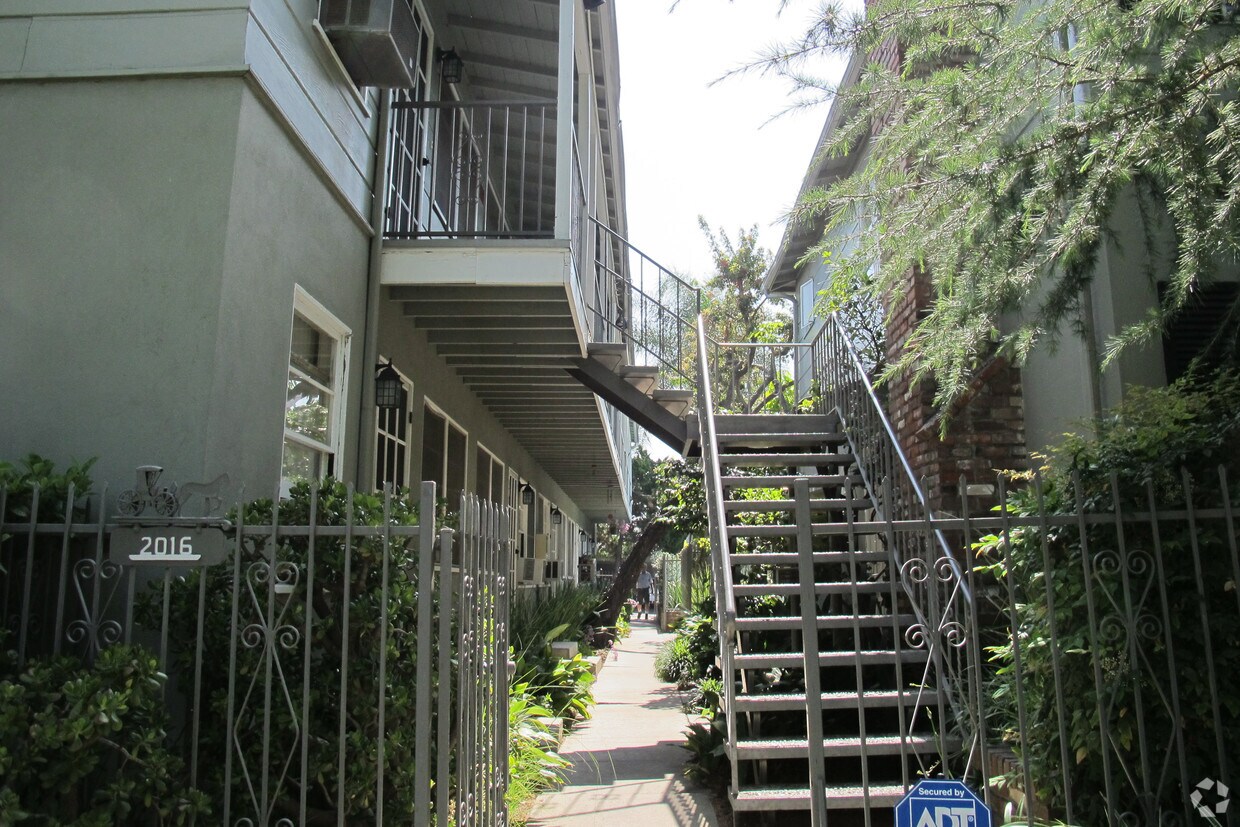 Building Photo - 2016 Meridian Ave
