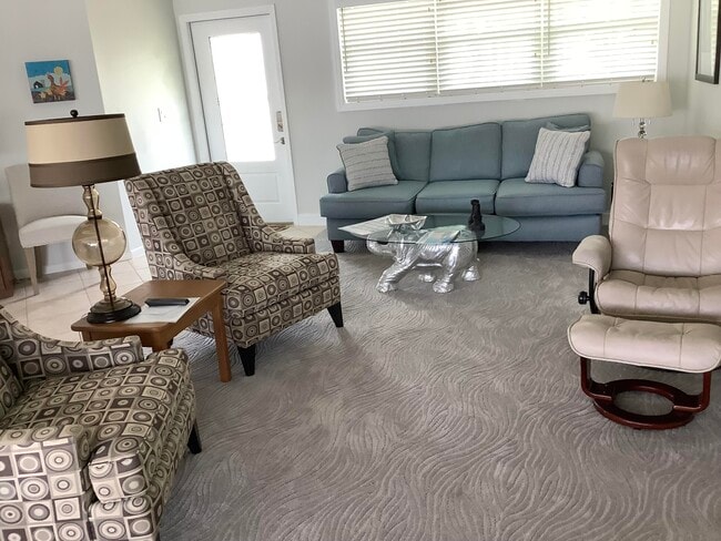 Building Photo - 1127 E Seminole Ave