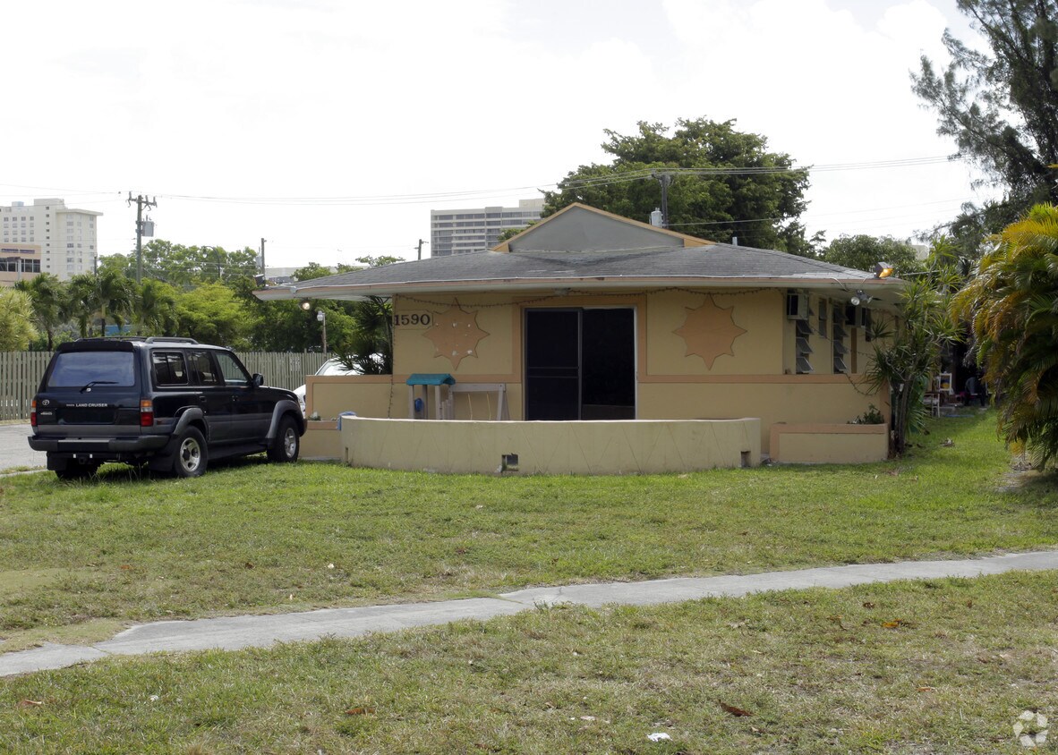 Front of the Building - 1590 NE 118th St