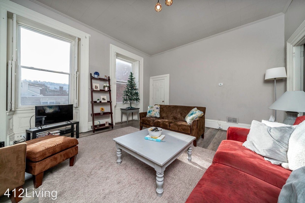 Foto principal - 2353 Sidney St