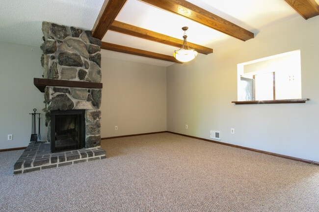Building Photo - 9724 Utica Rd