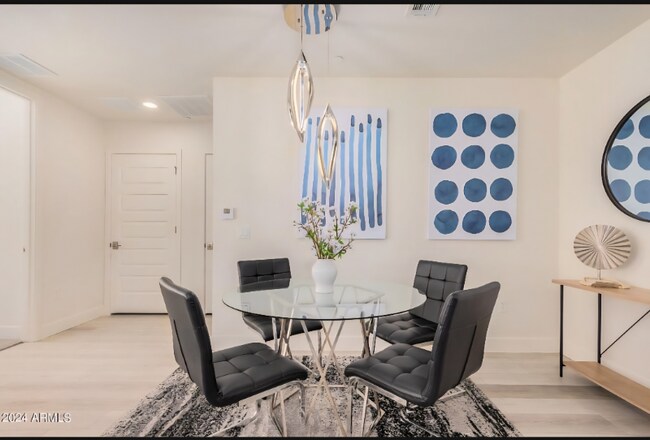 Foto del edificio - 7300 E Earll Dr