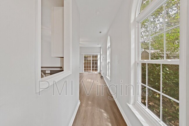 Building Photo - 4620 Lee Ave