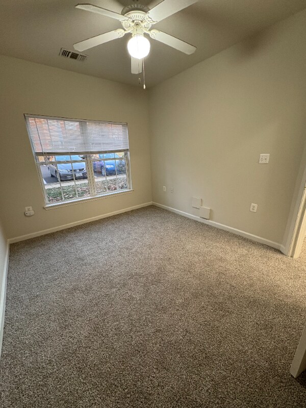 Foto del edificio - 1005 Weybridge Ct