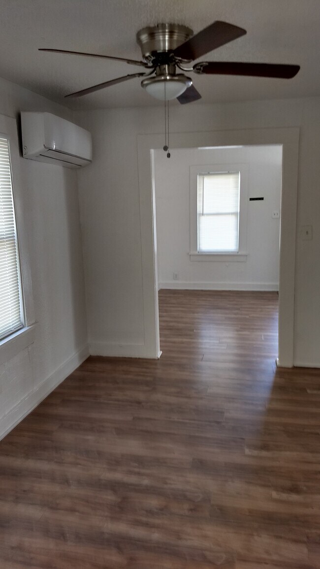 Foto del edificio - 1805 S Eastern Ave