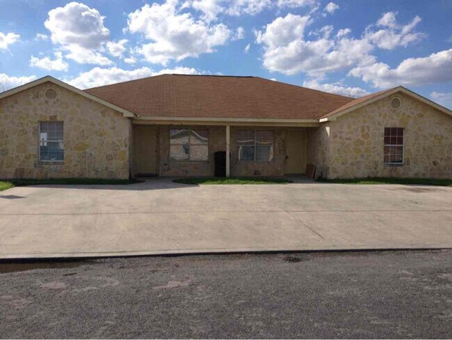 Building Photo - 7611 Oak Chase