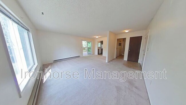 Building Photo - 515 S 15th Ave