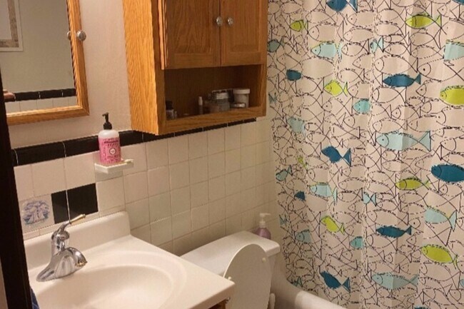 Bathroom - 909 E St SE