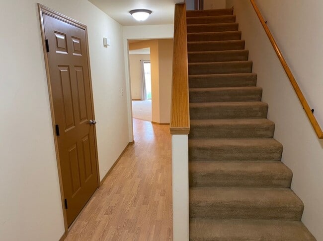 Building Photo - 3 Bed 2.5 Bath Condo that backs to the park!