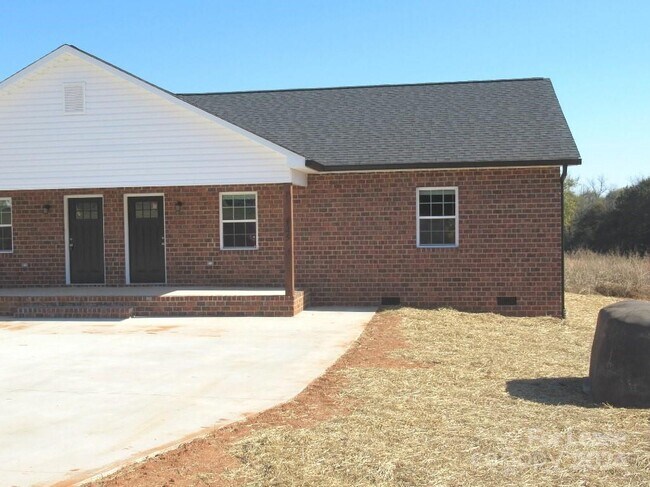 Building Photo - 145 Glen-Gar Dr