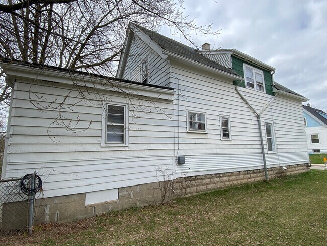 Building Photo - 3220 N Achilles St