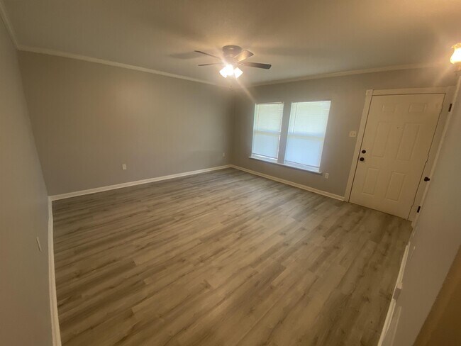 Foto del edificio - 9225 Woodbine St