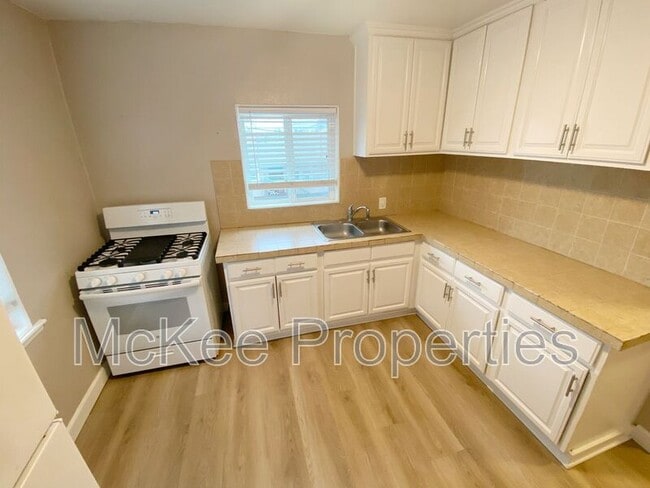 Foto del edificio - 4175 Euclid Ave