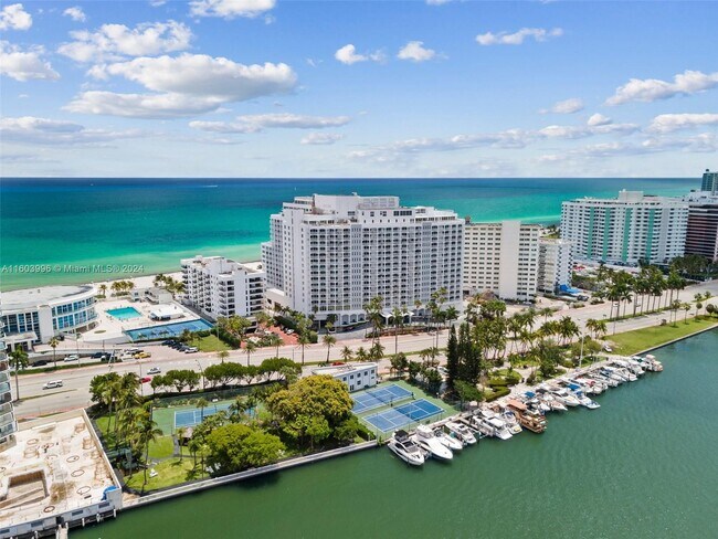 Foto del edificio - 5401 Collins Ave