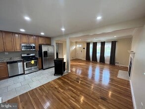 Building Photo - 2422 Ramblewood Dr
