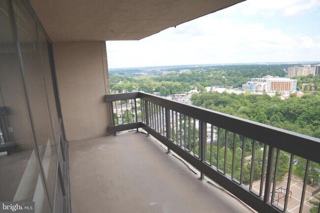 Building Photo - 3701 S George Mason Dr