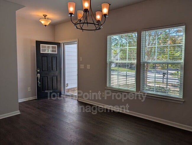 Foto del edificio - 4432 Roundwood Ct