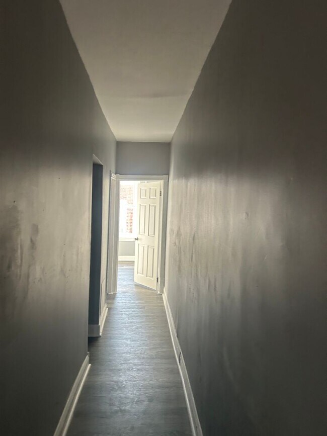 Foto del edificio - Modern 2-Story Living: 4 BR/2 BA with Designer Finishes