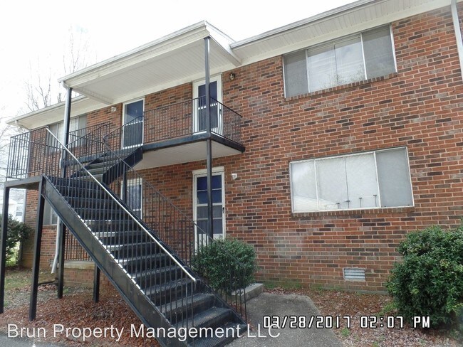 Building Photo - 2927 Whittle Springs Rd