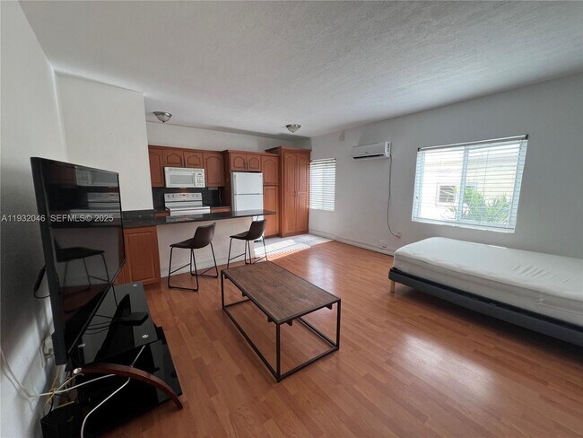 Foto del edificio - 7920 Harding Ave