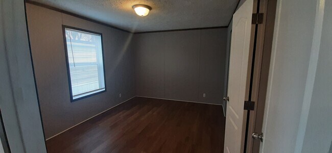 Building Photo - 906 Crown Point Dr