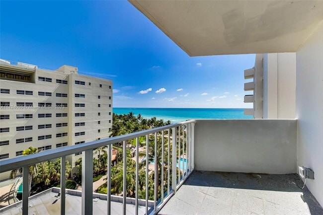 Building Photo - 4301 Collins Ave
