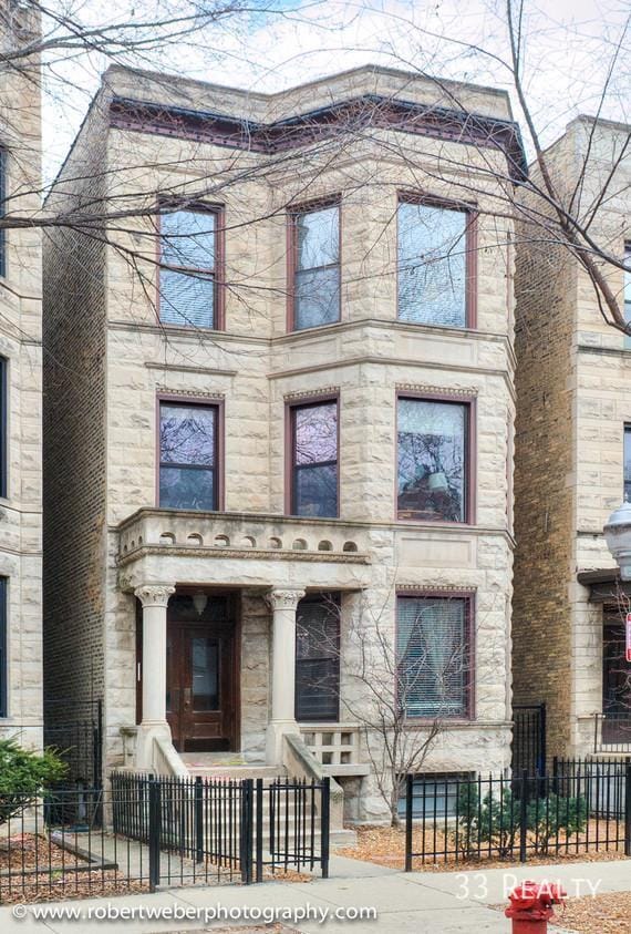 Foto principal - 826 W Newport Ave