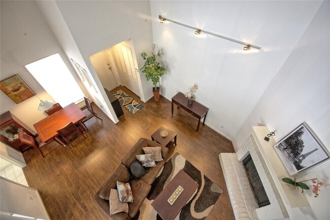 Building Photo - 9809 Richmond Ave.