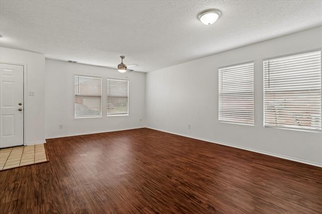 Foto del edificio - 2217 Bradford Pear Dr