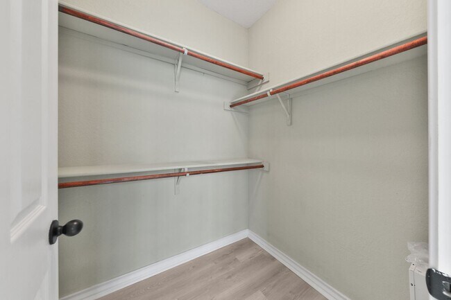 Foto del edificio - Five Points 4 bedroom home