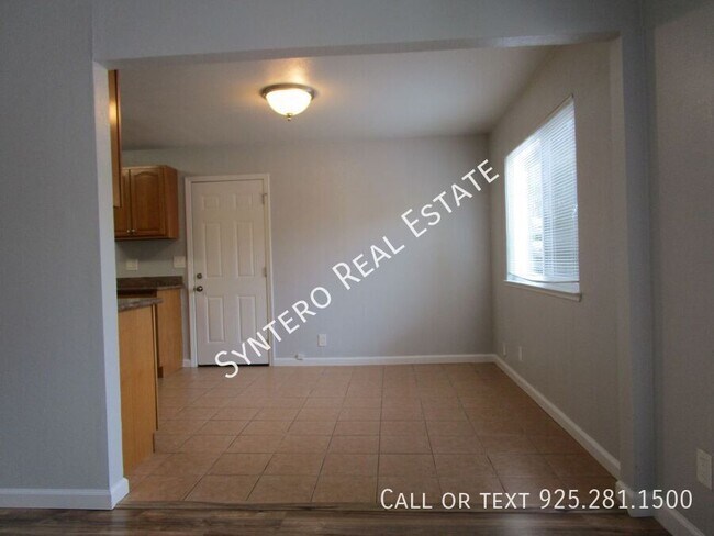 Foto del edificio - 1593 3rd Ave