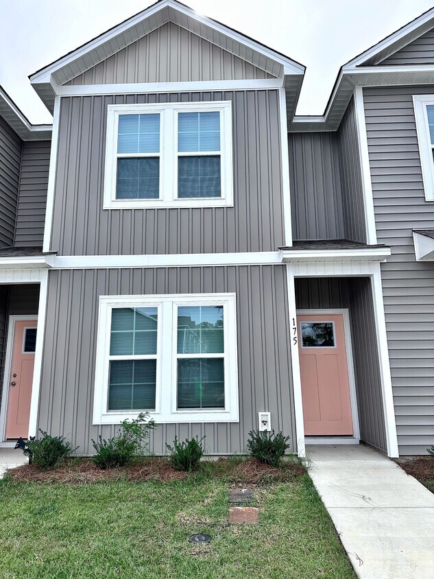 Foto principal - 175 Loren Rd