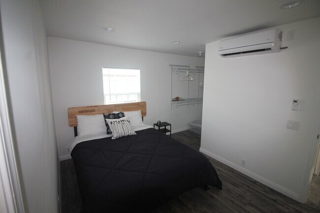 Foto del edificio - 4233 Lockwood Ave