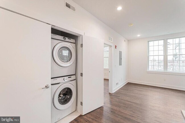 Foto del edificio - 2623 Christian St