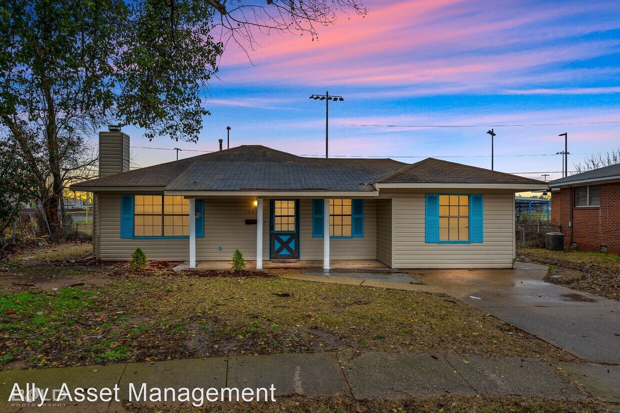 3 br, 2 bath House 1005 Clarence St House Rental in Bossier City