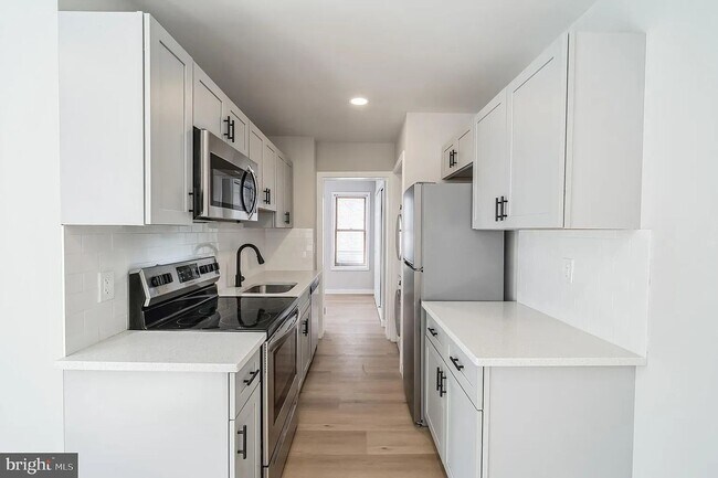 Foto del edificio - 1 bed 1 bath in the heart of fairmount 8/1
