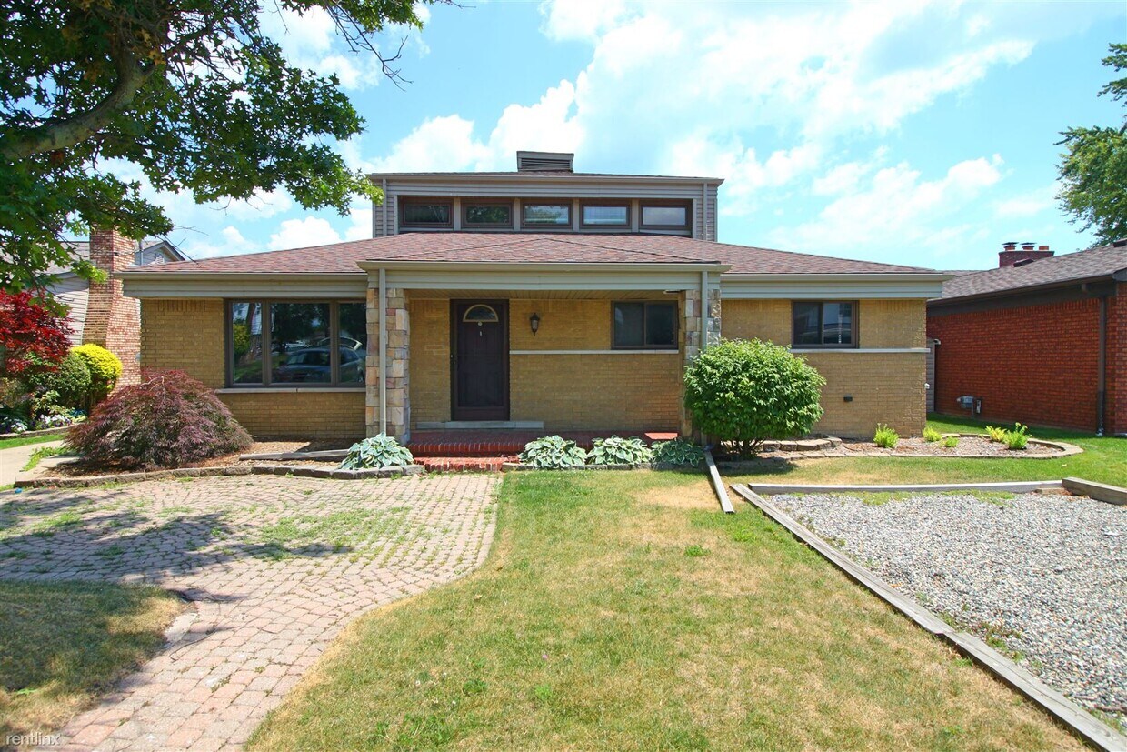 Primary Photo - 4 br, 3 bath House - 37894 Lakeville St