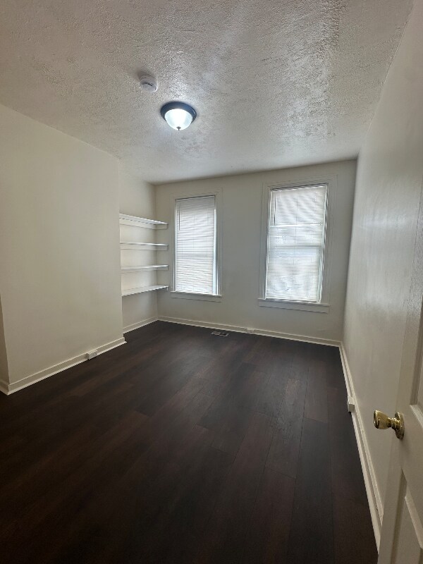 Foto del edificio - 3332 Frederick Ave