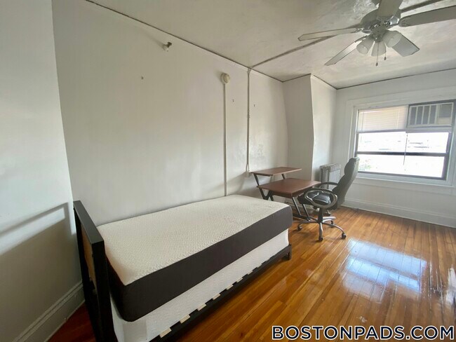 Foto del edificio - 91 Westland Ave