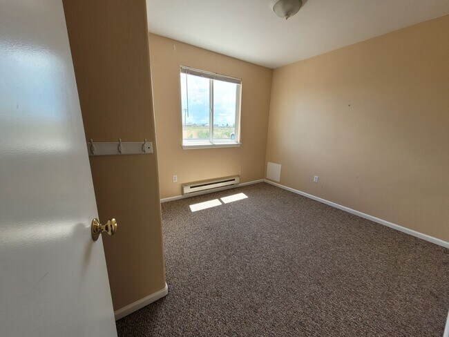 Building Photo - 912 E Symons St