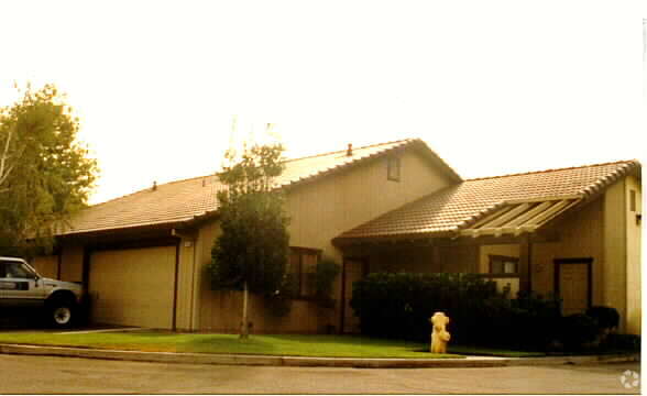 Primary Photo - 415 Acacia St