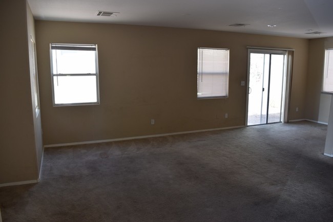 Building Photo - 8208 New Leaf