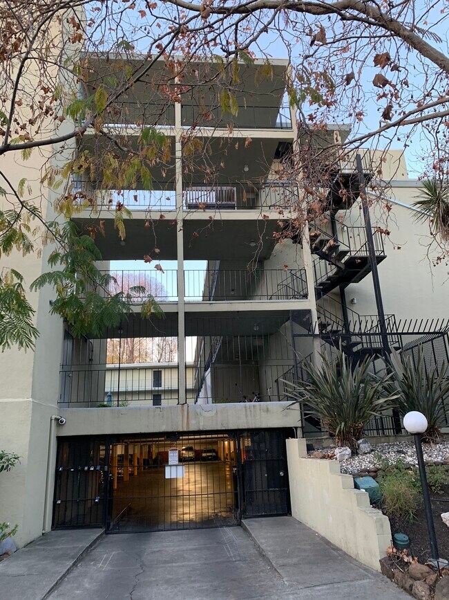 Foto del edificio - 455 Crescent St