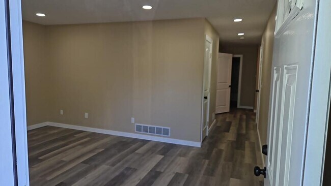Foto del edificio - 8072-8074 Smoky Row Rd