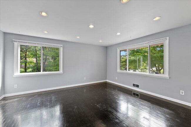 Building Photo - "Spacious 5-Bed Home with Granite Accents ...