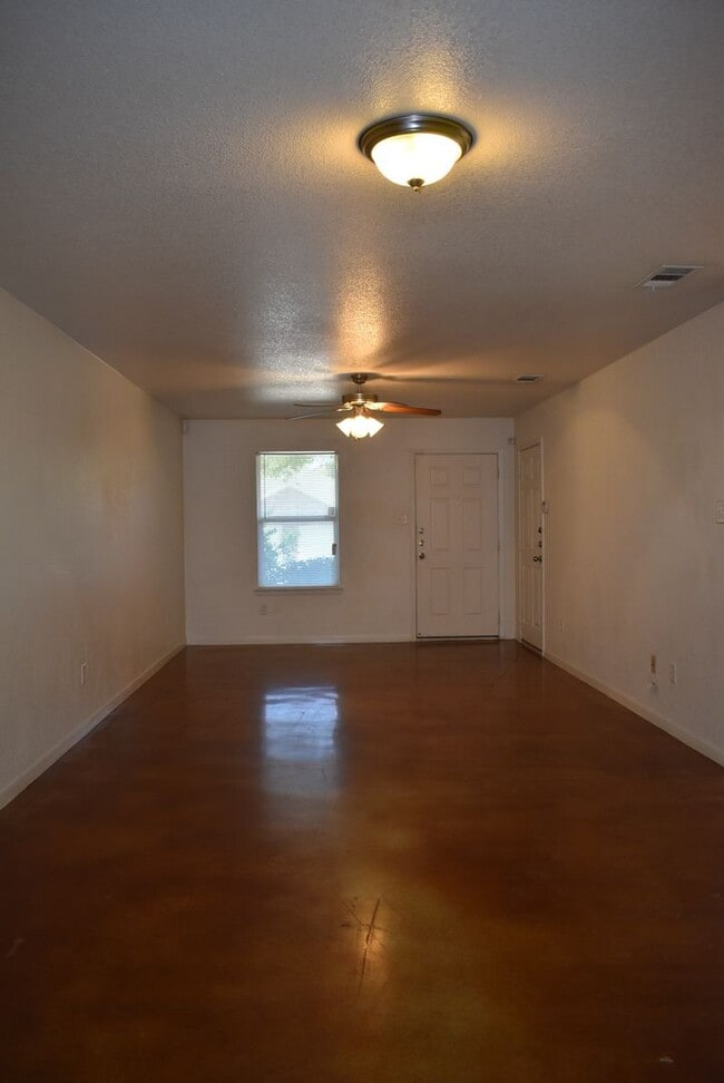 Building Photo - 504 S Juanita Dr