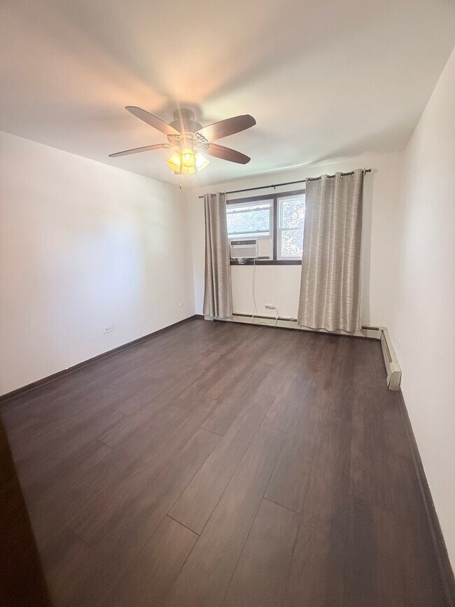 Foto del edificio - 7601 Banks St
